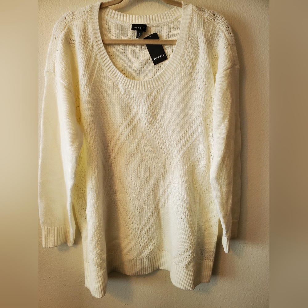 Torrid white Sweater crewneck size 2